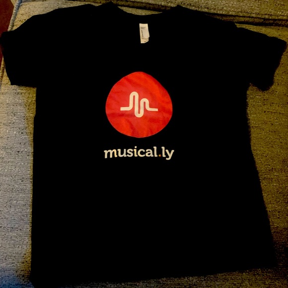 COPY - Musical.Ly t-shirt - Picture 1 of 2